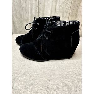 Toms Black Desert Wedge Ankle Booties Suede Womens size 6